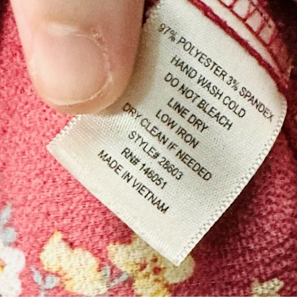 ▫️ donated Red Fit and Flare Floral Top - Picture 11 of 11